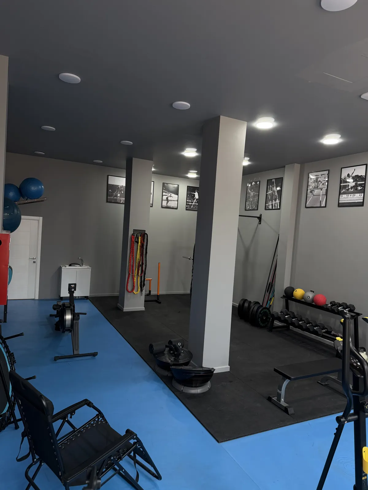 Egzersiz salonunda antrenman ve korunma çalışması